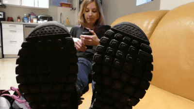 12495 - Waitress Ashley Sparxx - Pov Foot Massage For Rancid Size 5 Feet