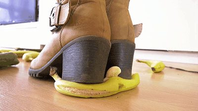 13702 - Bananas and cucumbers under my boot soles