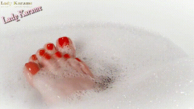 13962 - Sexy feet in the tub