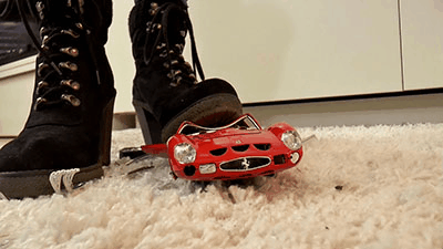 1524 - Collectible cars crushed by boots