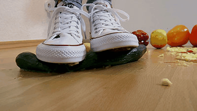 1548 - Food crushed under converse soles