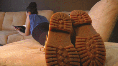 20190 - Noemi's Pretty Feet - (Full HD 1080p Version)