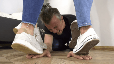 25854 - Hand trampling competition - who hurts you more?!