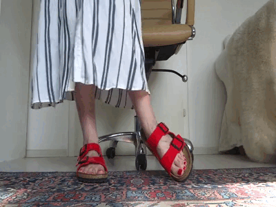 28344 - Red patent leather slippers with a long summer dress