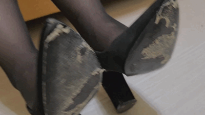 29560 - Pantyhose foot domination