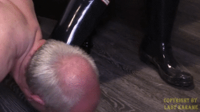 451 - Hunter boots - cleaning with a slave tongue