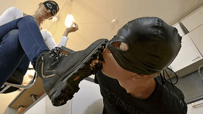 8402 - Spit and dirt pastry for the slave